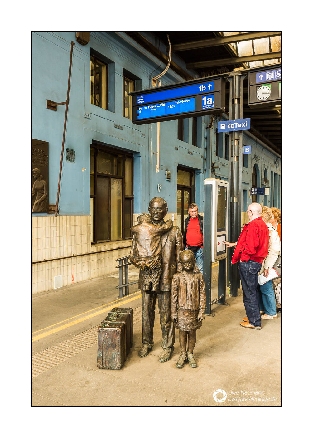 Prag Hauptbahnhof, Denkmal für Nicholas Winton