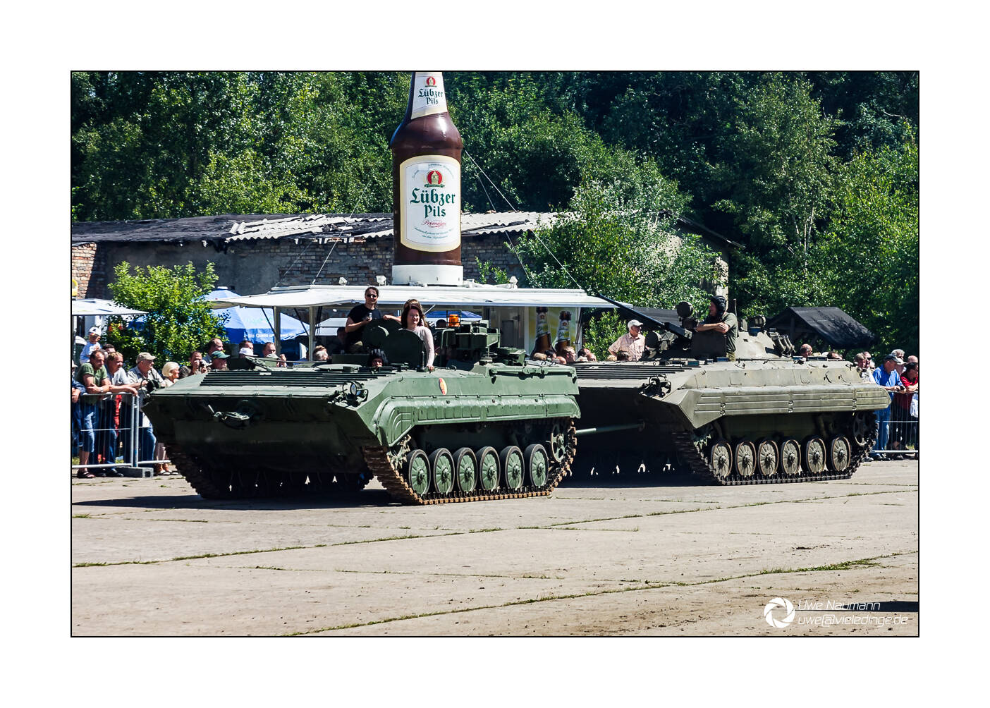 Zwei BMP-1 im Schleppverbund